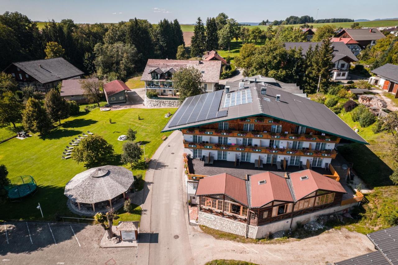 Voralpenhotel Schmoller St. Georgen im Attergau
